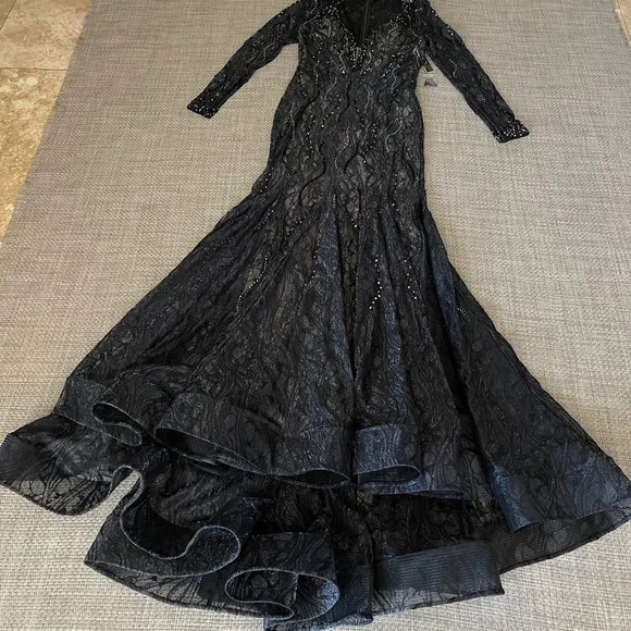 Mac Duggal Black Lace Evening Gown - Picture 8 of 13